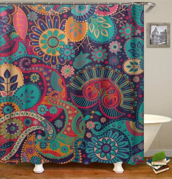 rideau de douche aux motifs psychédéliques